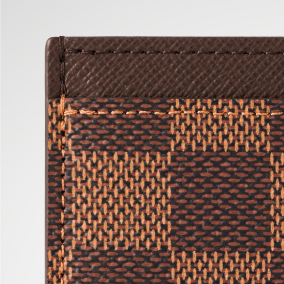 Louis Vuitton Card Holder with Distinctive Checkered Pattern - Picture 2 of 6